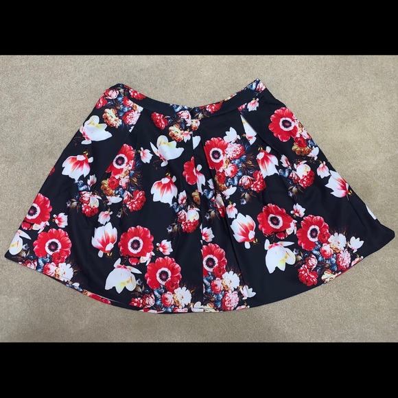 City Chic Flowered Skirt - Picture 2 of 5